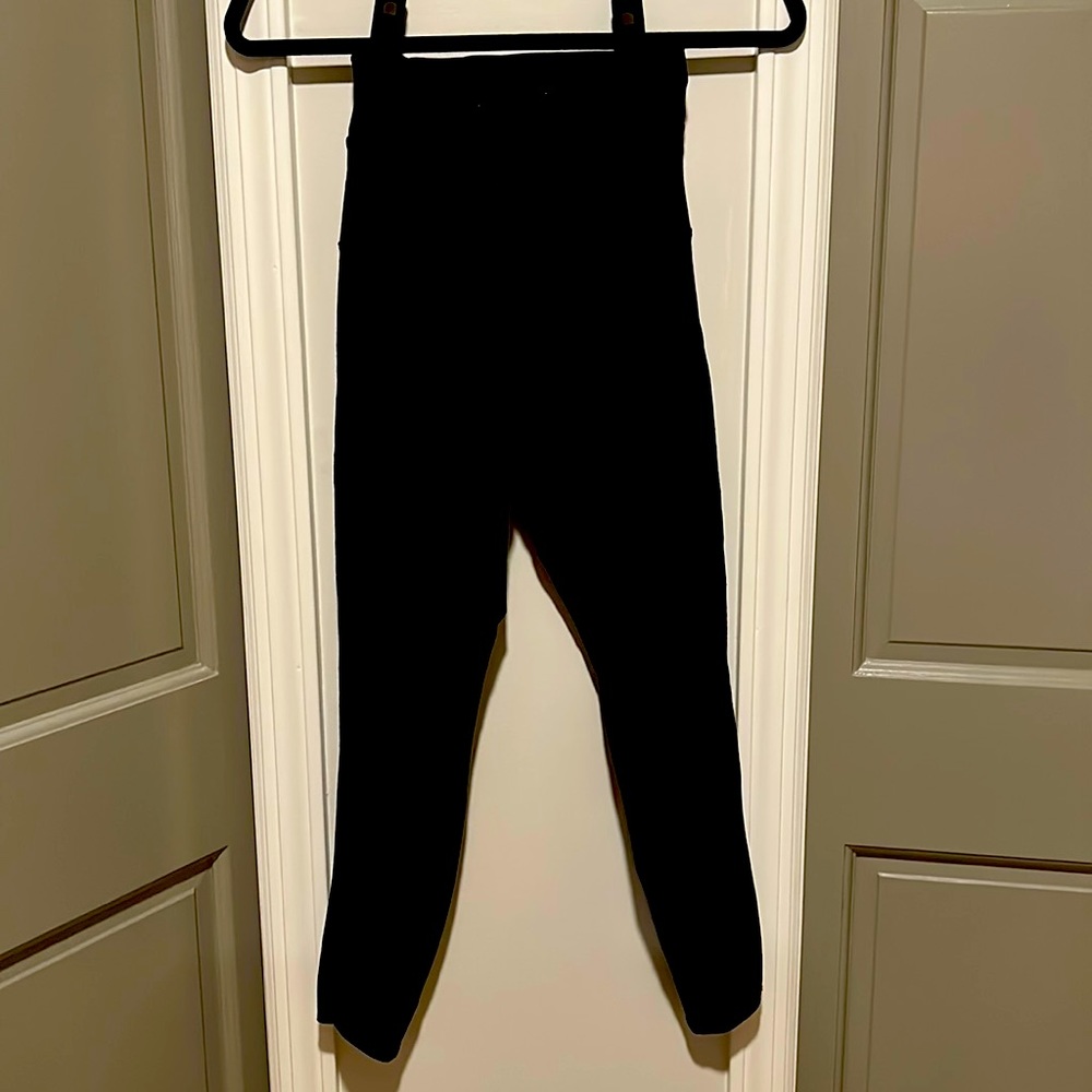 Lululemon leggings w laser cut detail down the side